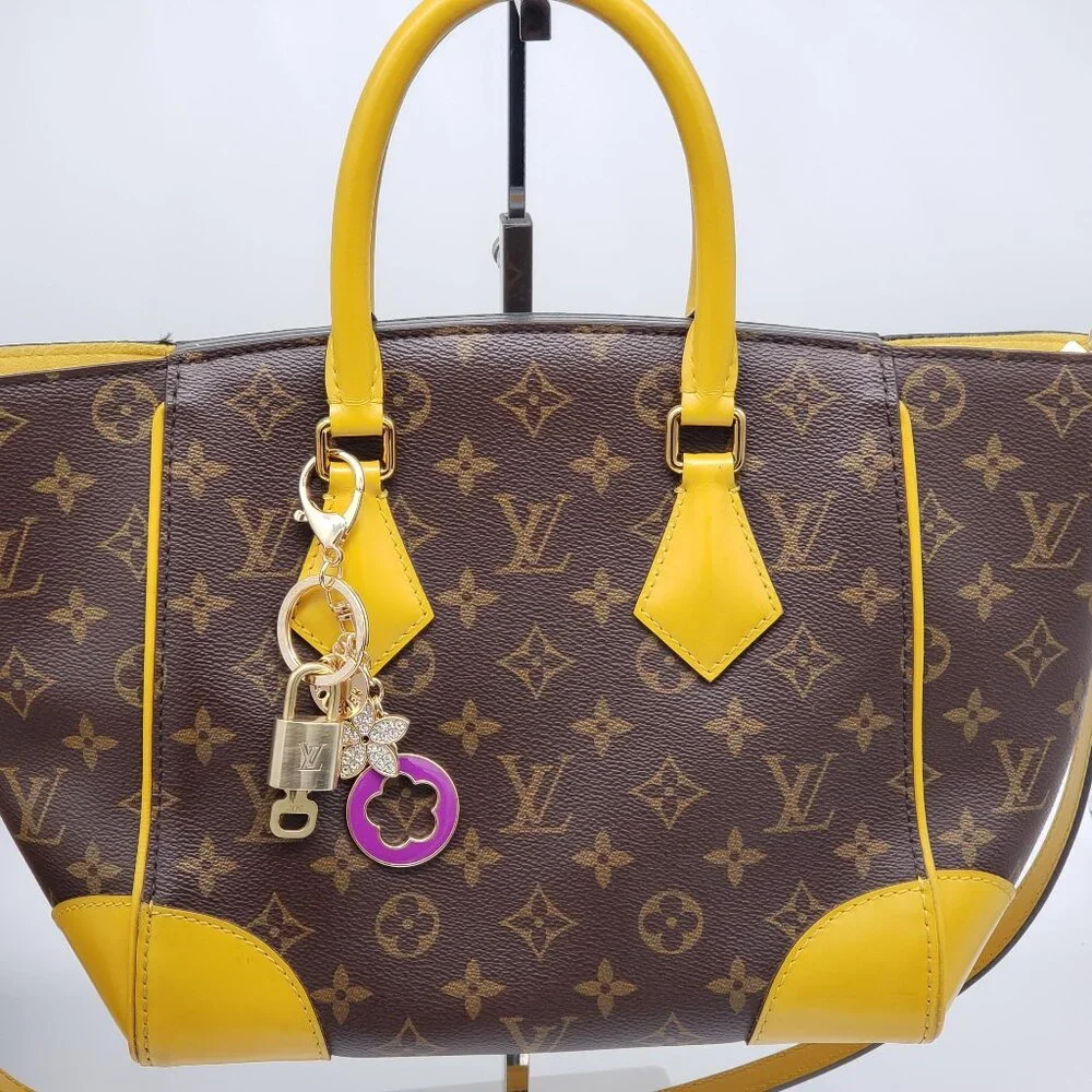 Authentic Louis Vuitton Lock & Key with Unbranded Flower Charm, Keychain - Picture 3 of 9